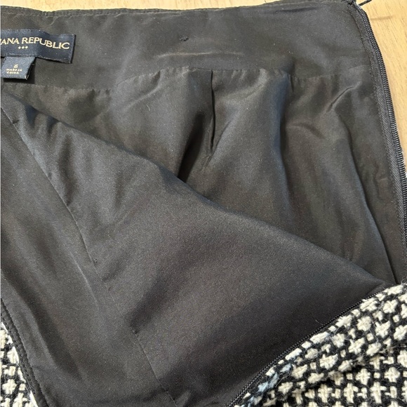 Black and White Tweed mini Skirt with side zipper - Picture 4 of 7